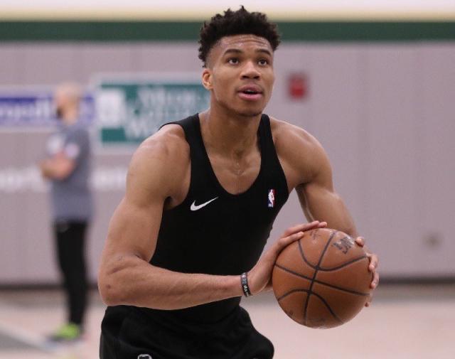 游泳比赛精 游泳比赛精